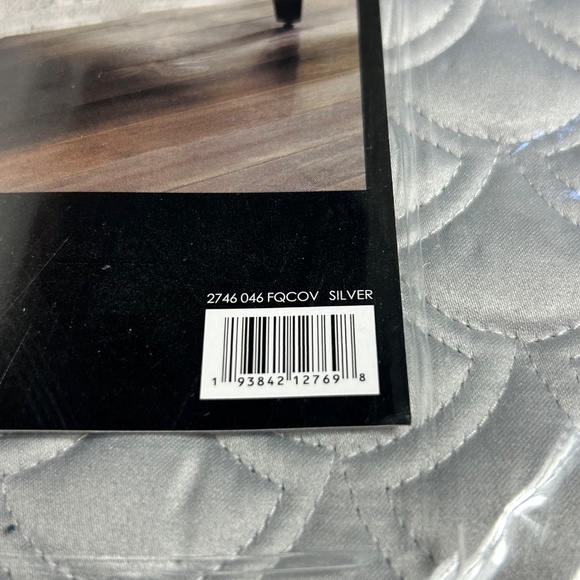 BRAND NEW Lyndon Coverlet Silver 90x90 - Full Queen Size - Picture 5 of 6